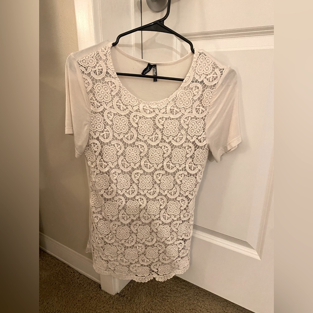 Ravel women’s lace short sleeve top. Size small